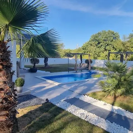 Casa Del Sol Istria - Green And Peaceful Oasis With Private Pool And Parking - 15min From Sea